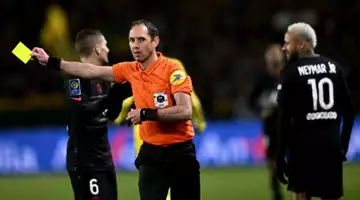 Après Verratti, c'est au tour de Neymar de s'en prendre à l'arbitre !