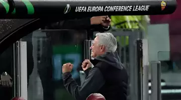 Mourinho s'effondre, submergé par l'émotion