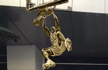 La statue de Shaquille O'Neal inaugurée en grandes pompes !