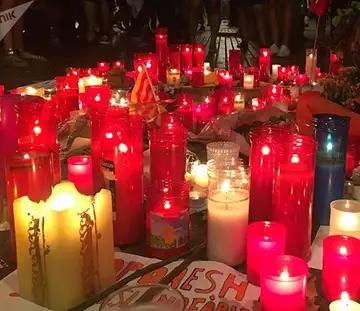 Un nageur espagnol sacrifie sa course pour rendre hommage aux victimes de Barcelone