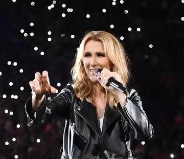 En plein concert au Vélodrome, Céline Dion encourage l'OM !