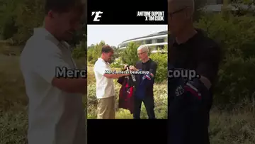 😅​ La rencontre improbable entre Antoine Dupont et Tim Cook, le patron d'Apple #antoinedupont #rugby