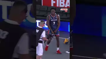 🔥🤯 Un dunk fou signé Joel "The Royal Guard" Henry #basketball #dunk #wtf