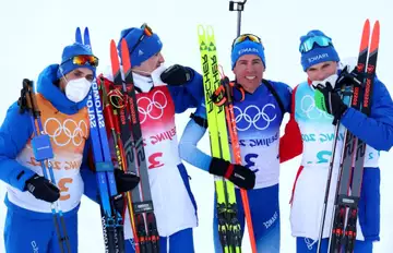 Le relais bleu remporte l'argent en biathlon, 5e médaille pour Fillon Maillet