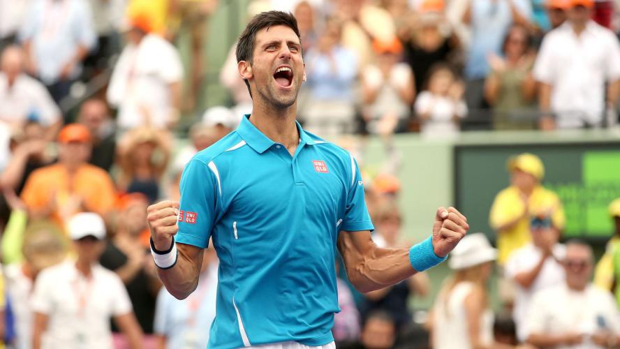 novak-djokovic-exulte-apres-sa-victoire-en-finale-du-tournoi-de-miami-le-3-avril-2016_5575671