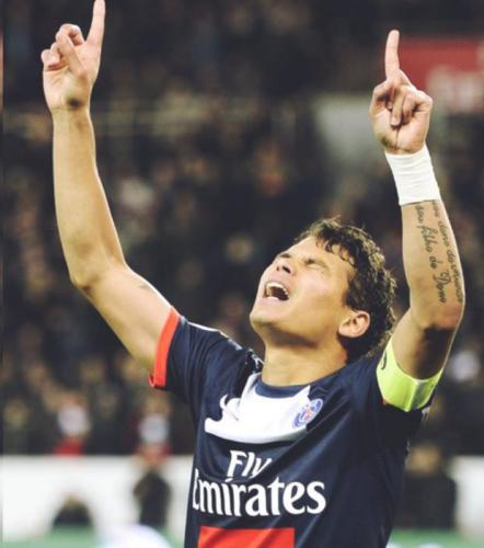 thiago-silva-le-joueur-bresilien-du-psg-a-les-deux-bras-tatoues_149762_w620