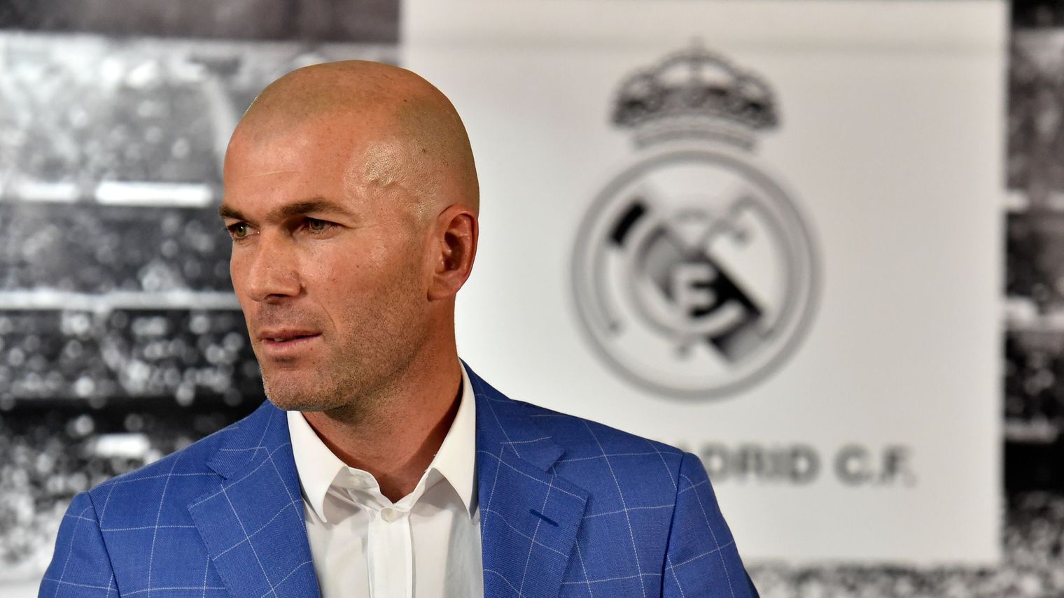 zinedine-zidane-le-4-janvier-2016-a-madrid-apres-l-annonce-de-sa-nomination-d-entraineur-du-real-madrid_5492672