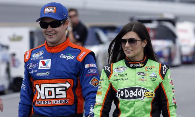 635728782318356914-480839865_danica-patrick-ricky-stenhouse-jr