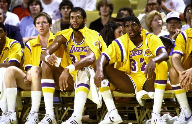 83089979-los-angeles-lakers-kareem-abdul-jabbar-magic-johnson