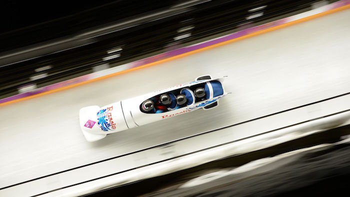 l-equipage-russe-n-1-de-bobsleigh-a-quatre-pilote-par-alexander-zubkov-lors-de-la-premiere-manche-le-22-fevrier-2014-sur-la-piste-olympique-de-rosa-khoutor_4785145