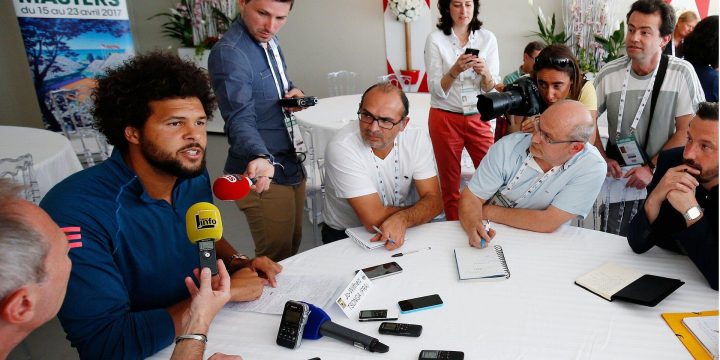 http://www.closermag.fr/article/jo-wilfried-tsonga-blesse-en-coupe-davis-fait-un-tournoi-a-manille-pour-400.000-euros-437366http://www.closermag.fr/article/jo-wilfried-tsonga-blesse-en-coupe-davis-fait-un-tournoi-a-manille-pour-400.000-euros-437366