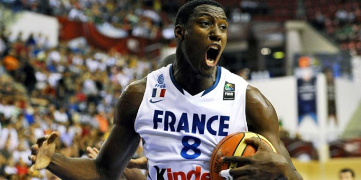 http://sport.francetvinfo.fr/basket/kevin-seraphin-contraint-au-forfait-235675