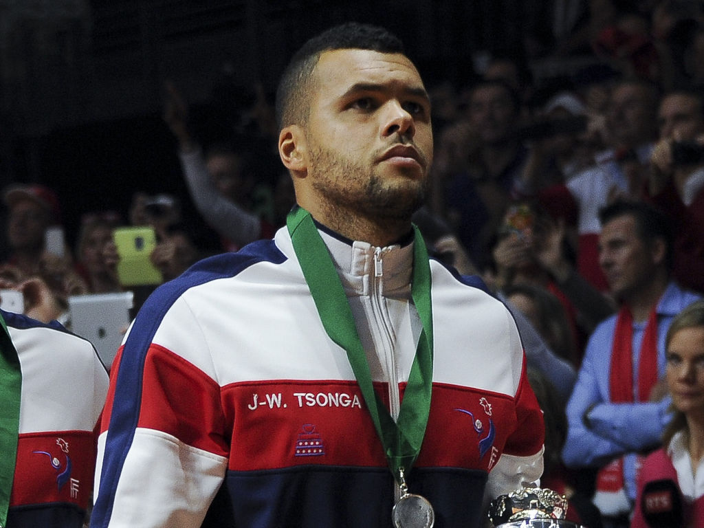 http://www.closermag.fr/article/jo-wilfried-tsonga-blesse-en-coupe-davis-fait-un-tournoi-a-manille-pour-400.000-euros-437366