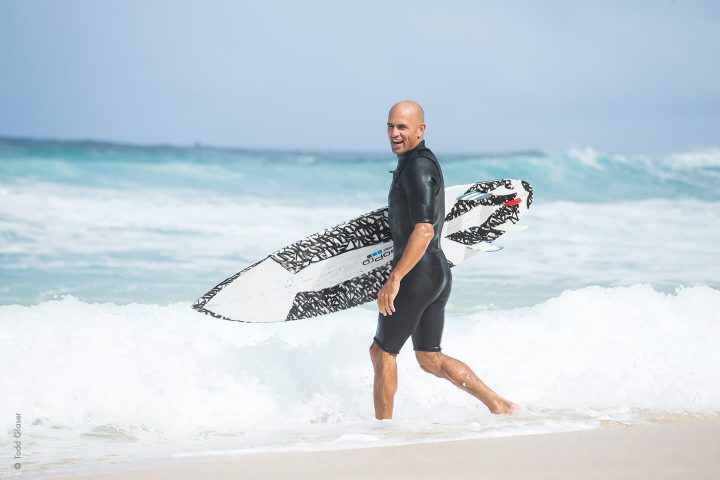 http://www.peta.org/blog/surfing-champion-kelly-slater-to-confront-seaworld-during-annual-meeting/