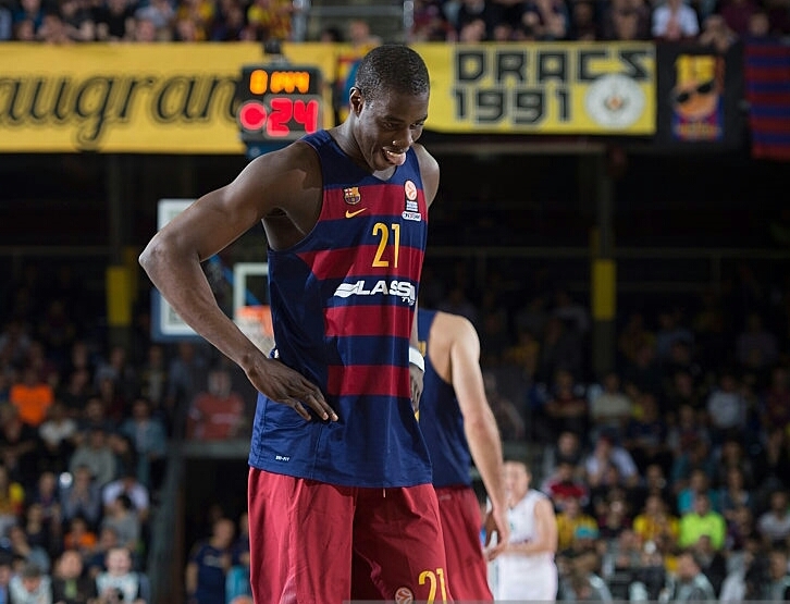 http://www.newsbasket-beafrika.com/2016/08/acb-moussa-diagne-prete-a-fuenlabrada-par-le-barca.html