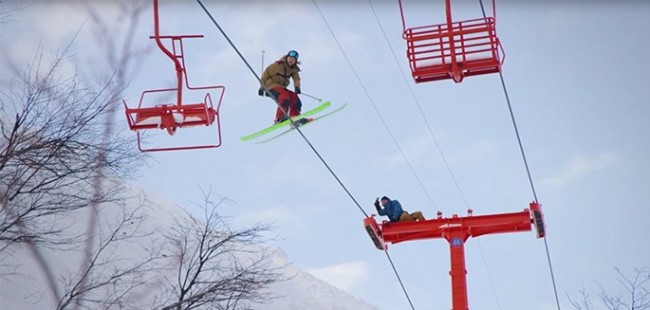 Crazy Karl ride en ski sur le câble d'un télésiège au Chili !