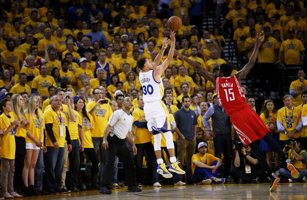 L'incroyable "Buzzer Beater" de Stephen Curry du milieu de terrain !