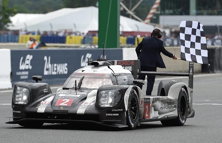 24 Heures du Mans : Porsche béni, Toyota maudit!