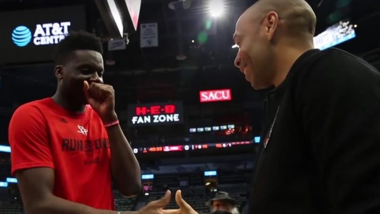 Clint Capela ému en rencontrant son idole Thierry Henry!