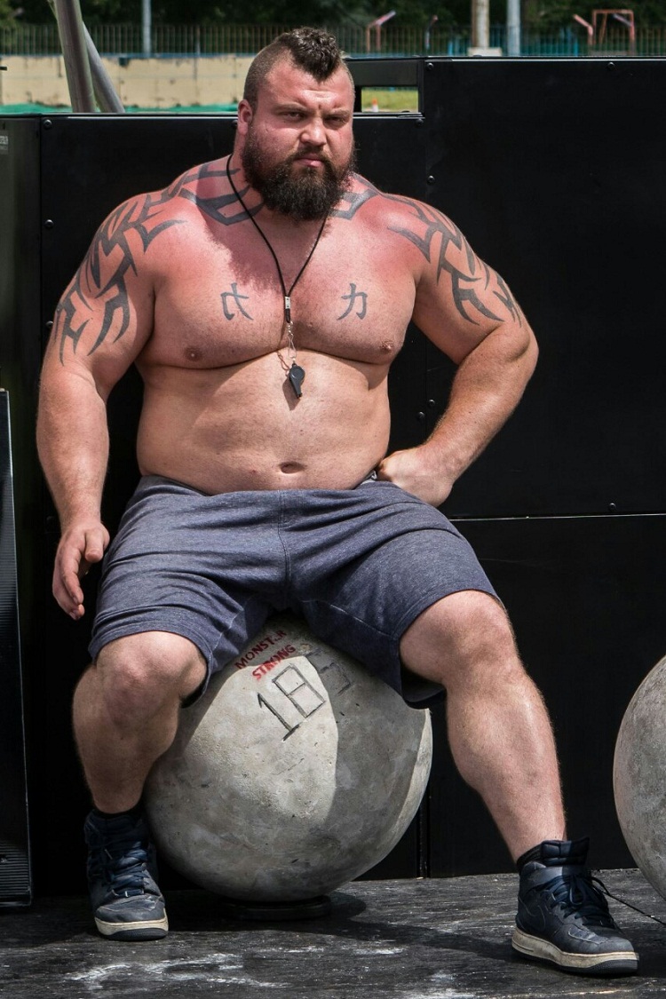 Eddie Hall est devenu l'homme le plus fort du monde !