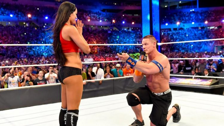 John Cena demande sa belle en mariage sur le ring !
