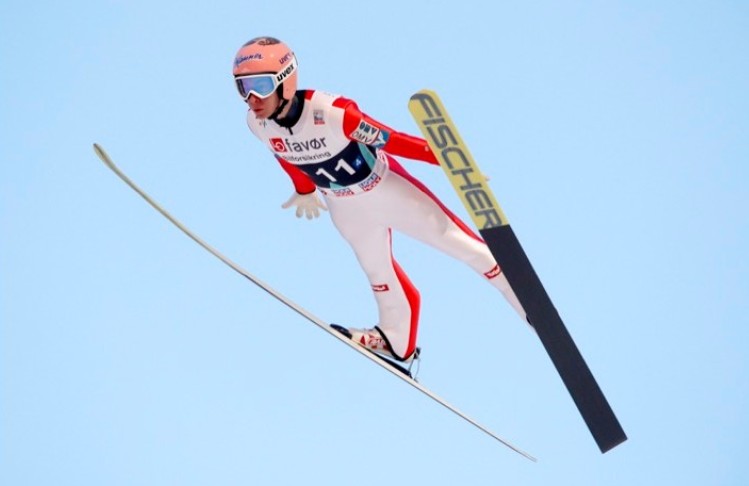 Un autrichien explose le record du monde de saut à ski!