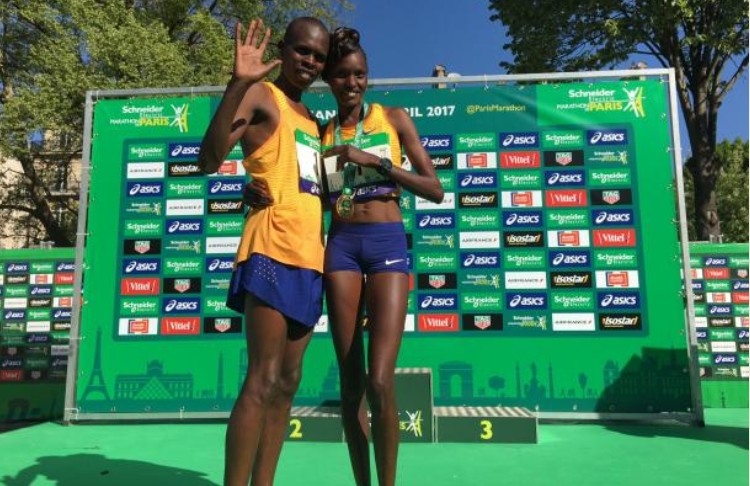 Un couple survole le marathon de Paris!