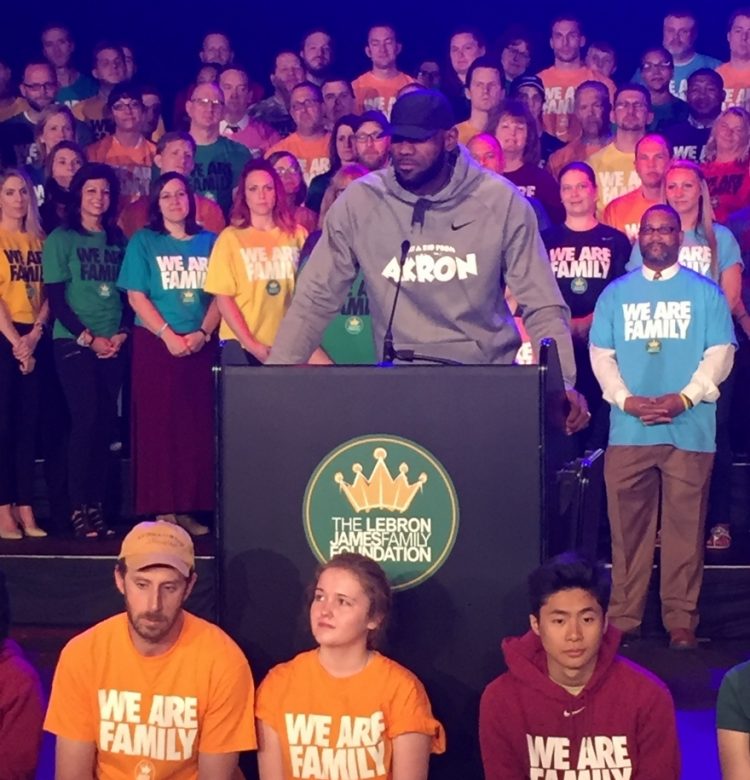 Une école pour enfants en difficulté ouverte par LeBron James!