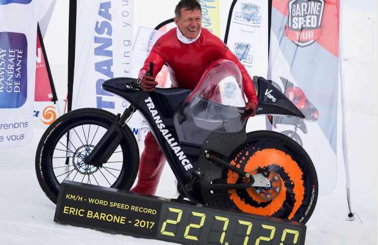 VTT sur neige : un record de vitesse à plus de 227 km/h!