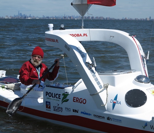 Ce kayakiste polonais de 70 ans a traversé l'Atlantique en solo pour la troisième fois !