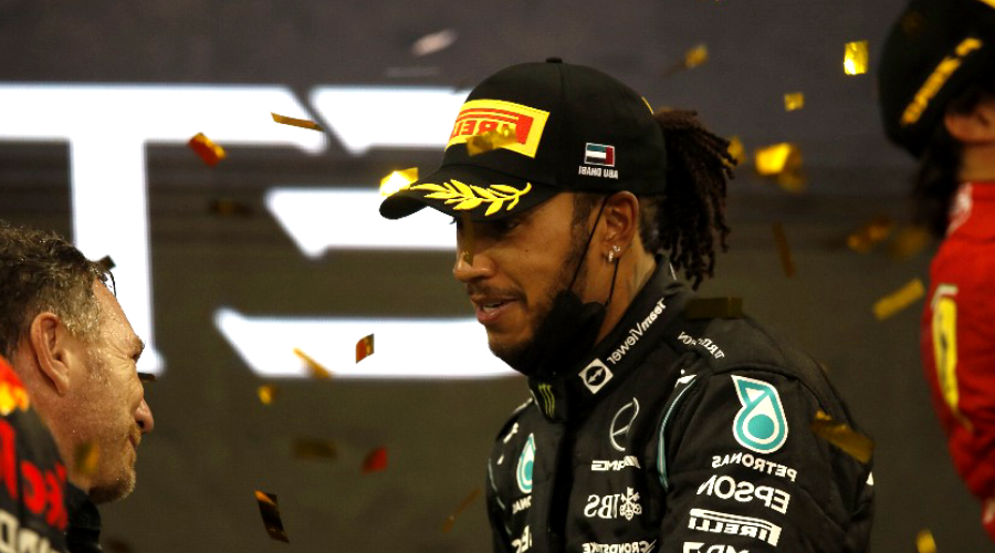 Hamilton fait plier la FIA