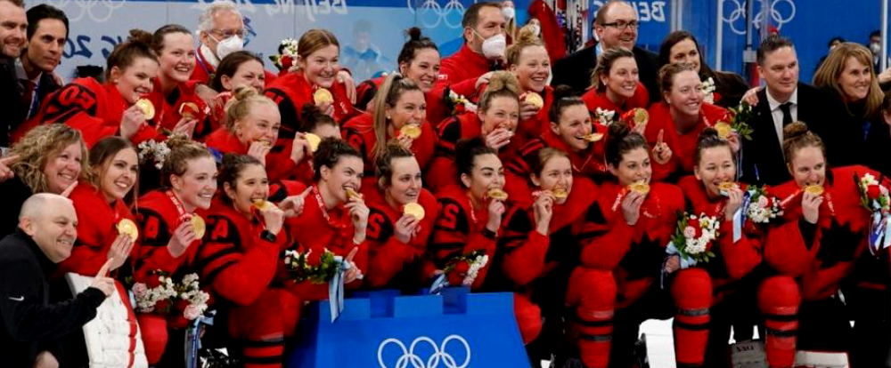 Hockey sur glace (F) : le Canada prend sa revanche sur les Etats-Unis et remporte son cinquième titre