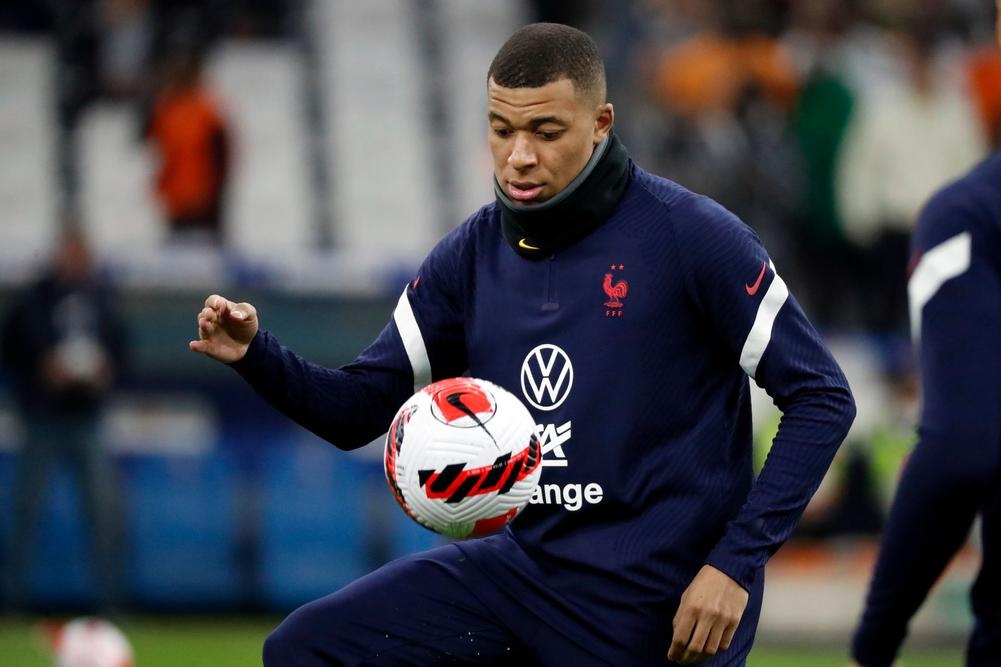 Équipe de France : Après le geste de Mbappé, quel avenir pour le droit à l'image ?