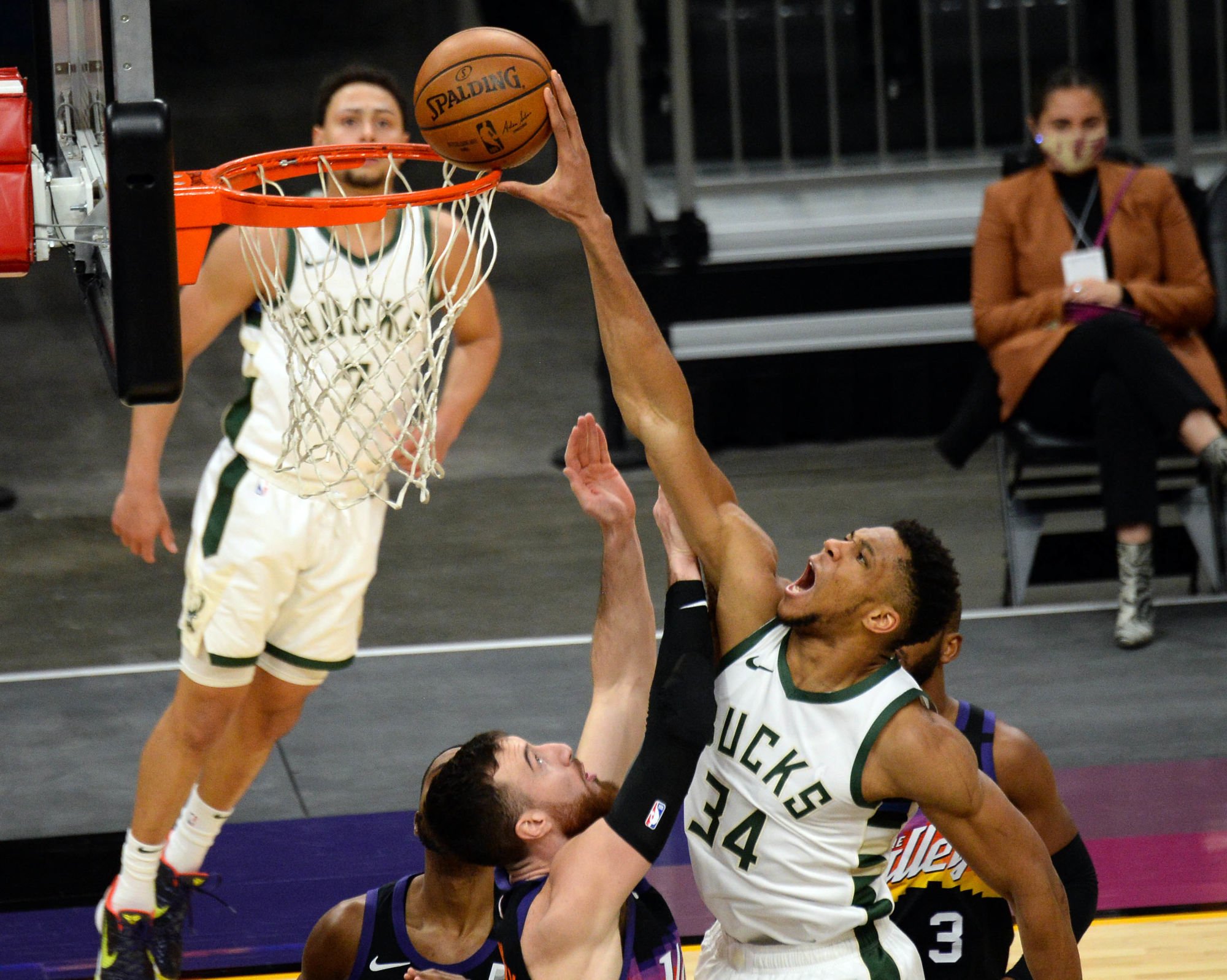 NBA : les Lakers continuent de chuter, les Bucks gagnent Philadelphie 