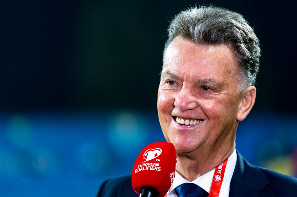 "Tous avec toi" - le monde du football soutient Van Gaal, atteint d'un cancer