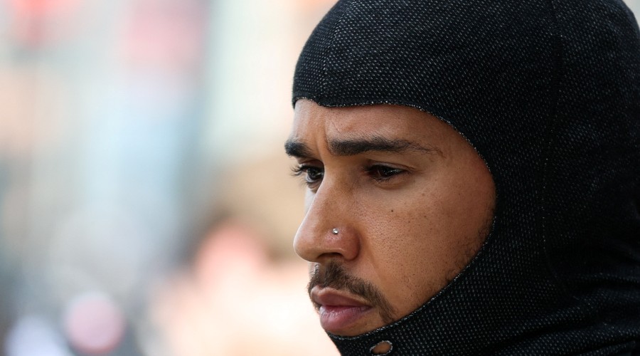 Hamilton, des piercings qui suscitent la controverse