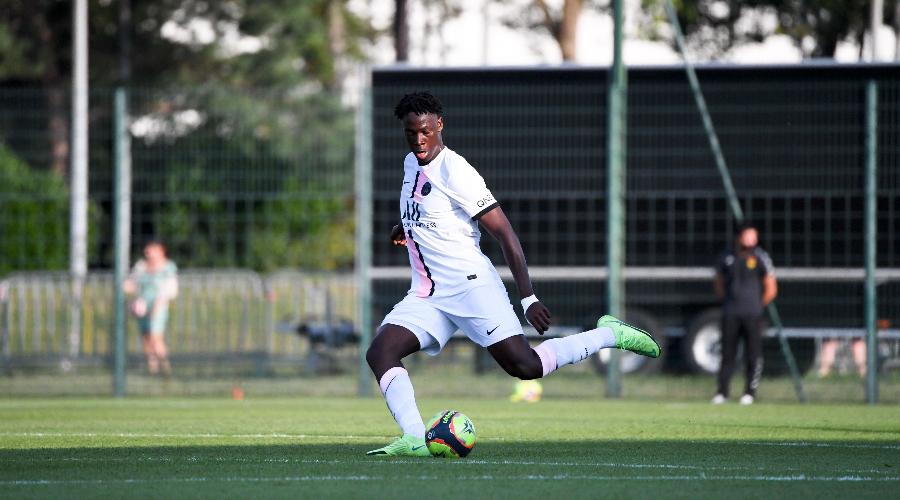 PSG : Bitshiabu comme Kouassi ?