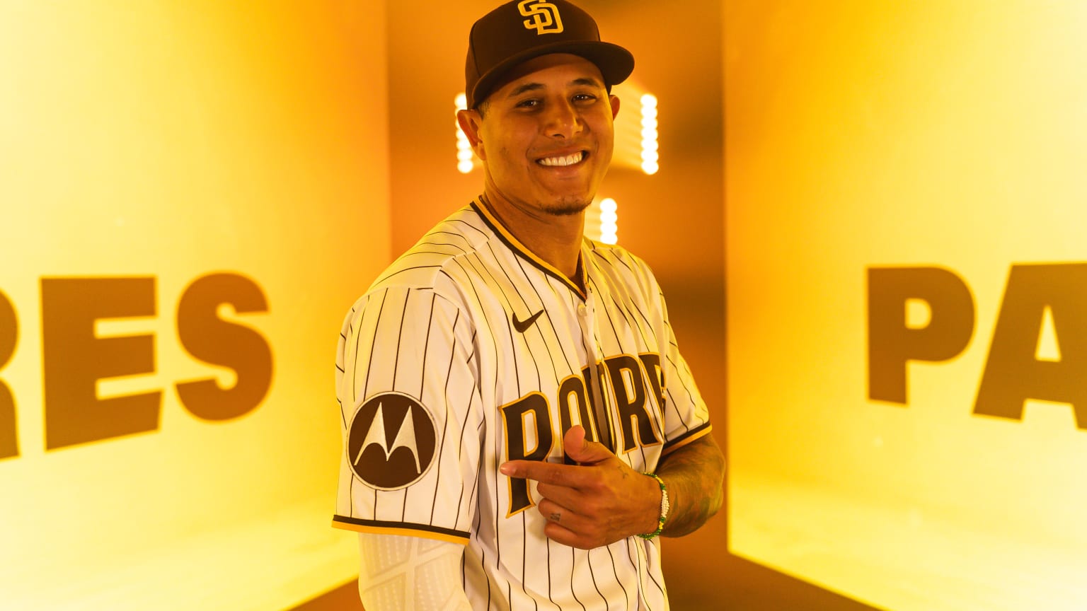Motorola signe avec les San Diego Padres le premier contrat de sponsoring de maillots de la Major League Baseball (MLB)