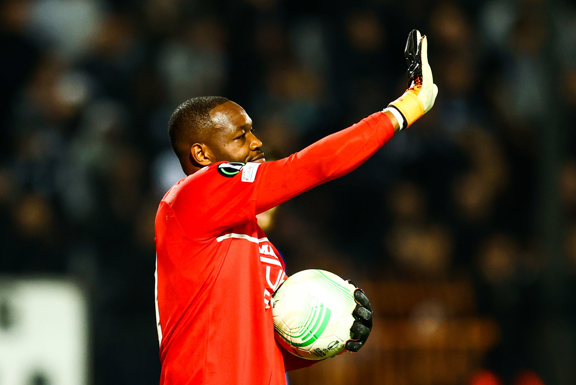 OM : même Pau Lopez est d'accord, Mandanda "doit jouer" contre Feyenoord