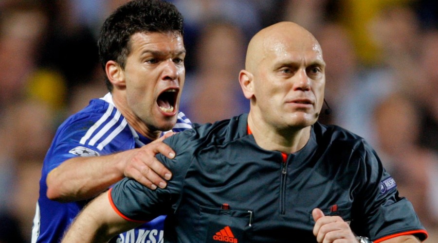 Chelsea-Barcelone, les aveux de l'arbitre