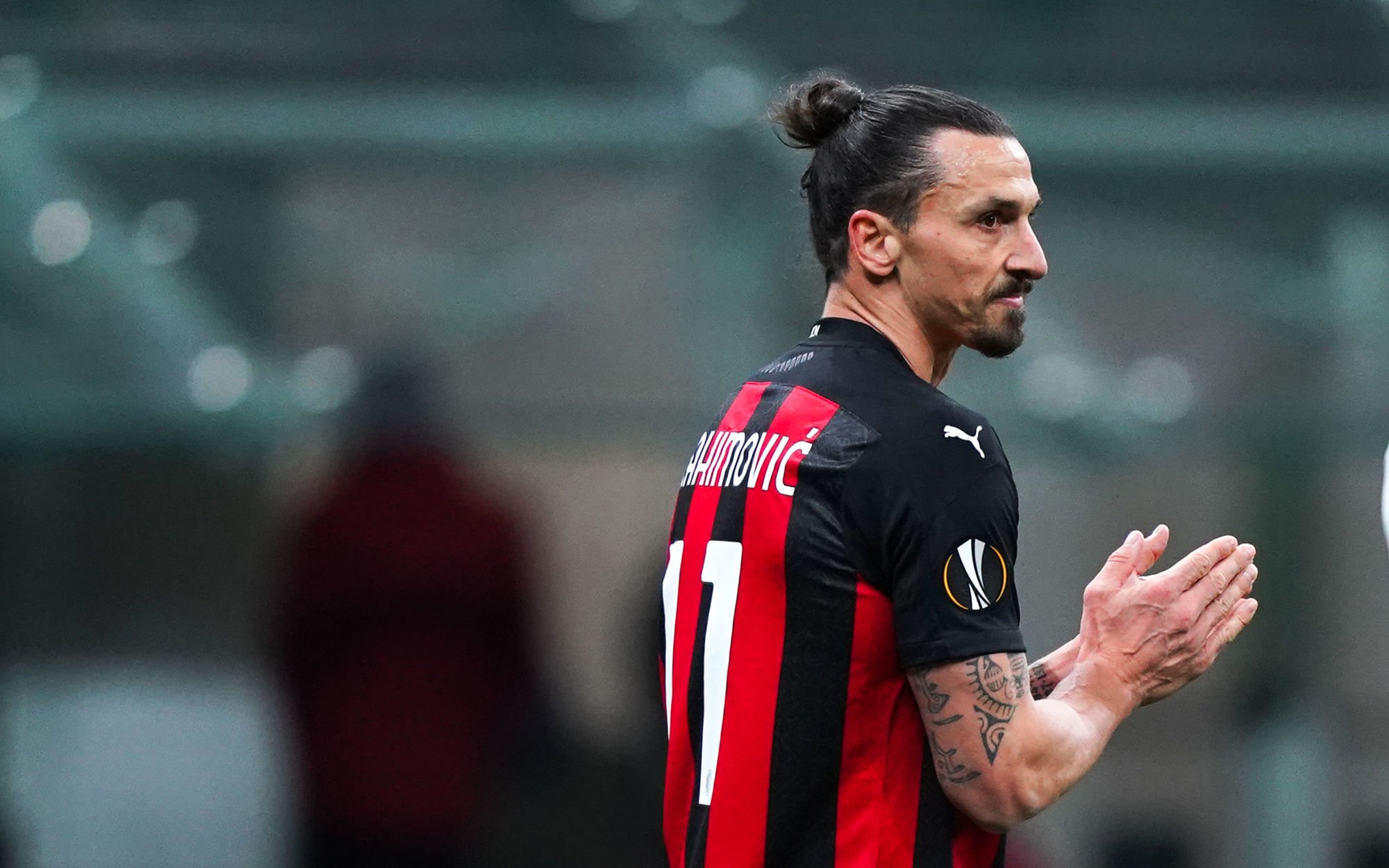 WTF - Ibrahimovic fait exploser la vitre du bus du Milan AC...