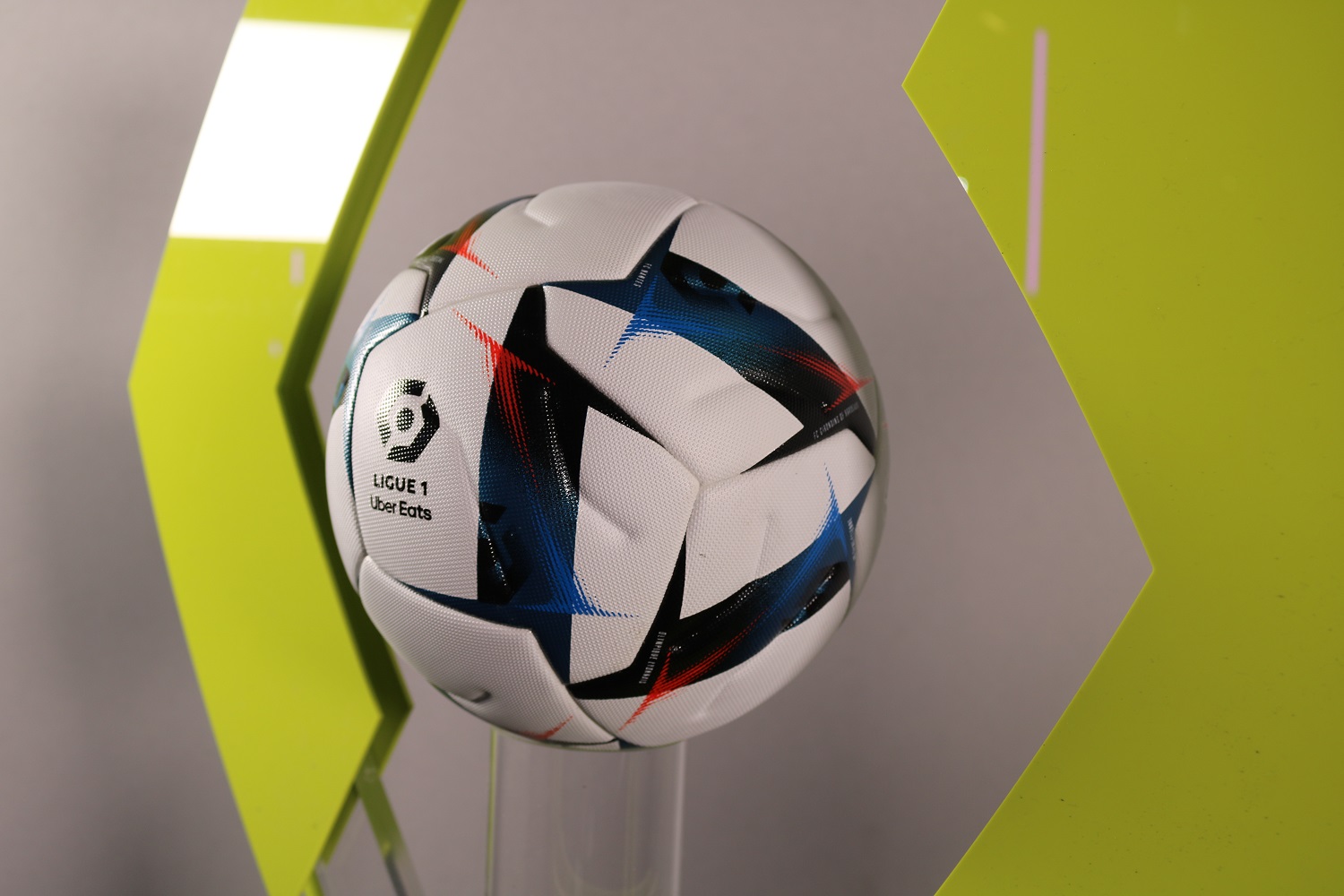 Kipsta (Decathlon) dévoile les nouveaux ballons de Ligue 1 Uber Eats et de Ligue 2 BKT pour la saison 2022-2023