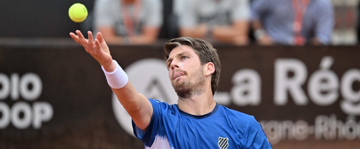 Norrie maintient sa position