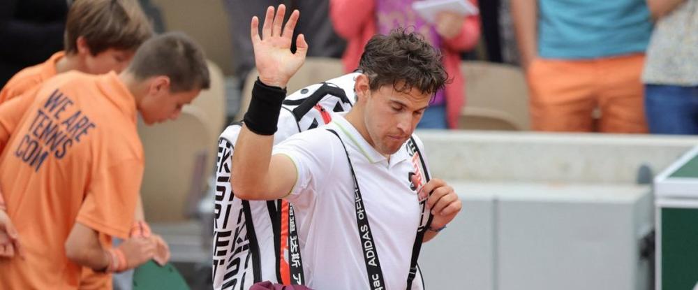 Dimitrov roule, Thiem au trou