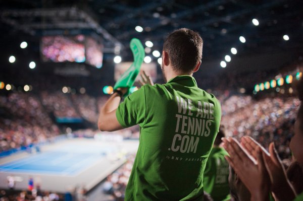 Fan Experience : La Fanfare BNP Paribas fait son retour dans les tribunes pour Roland-Garros 2022 (We Are Tennis Fan Academy)