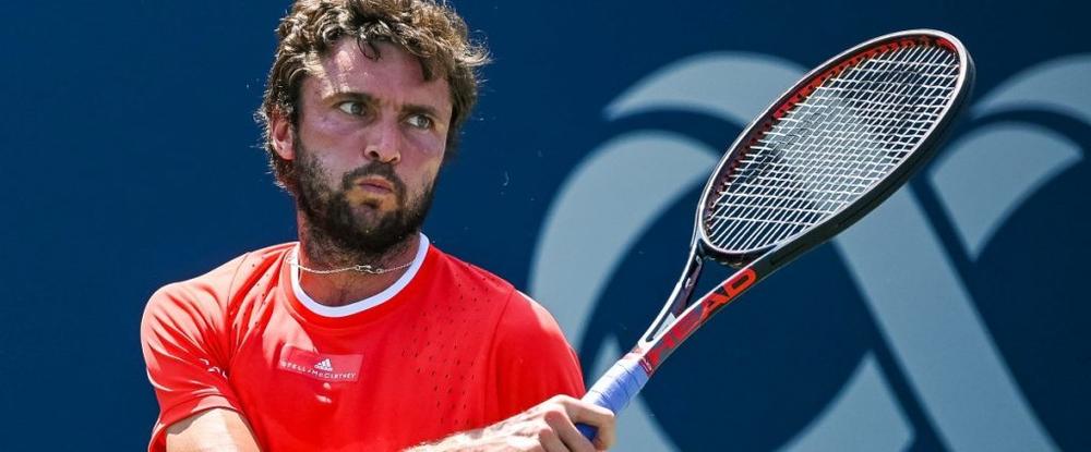 Simon fait craquer Carreno-Busta et remporte un deuxième match dans sa dernière partie
