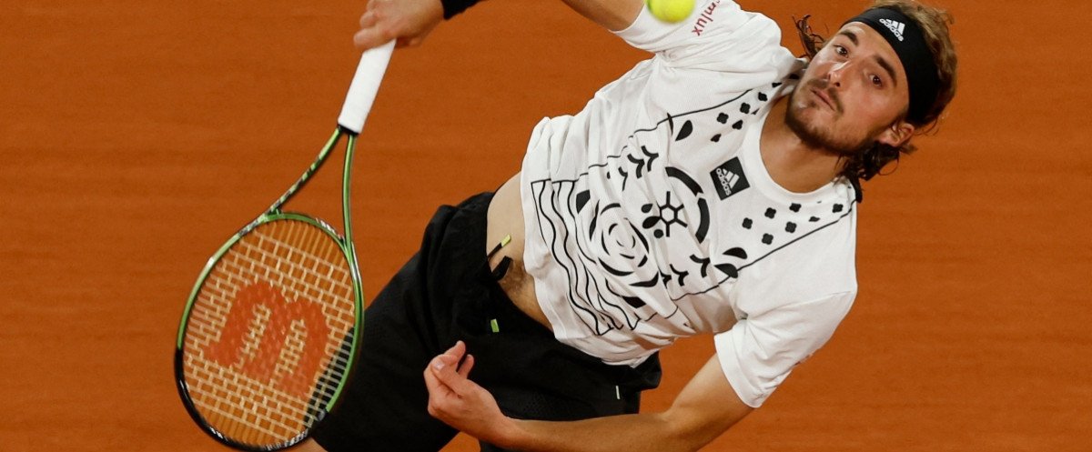 Tsitsipas imite Djokovic