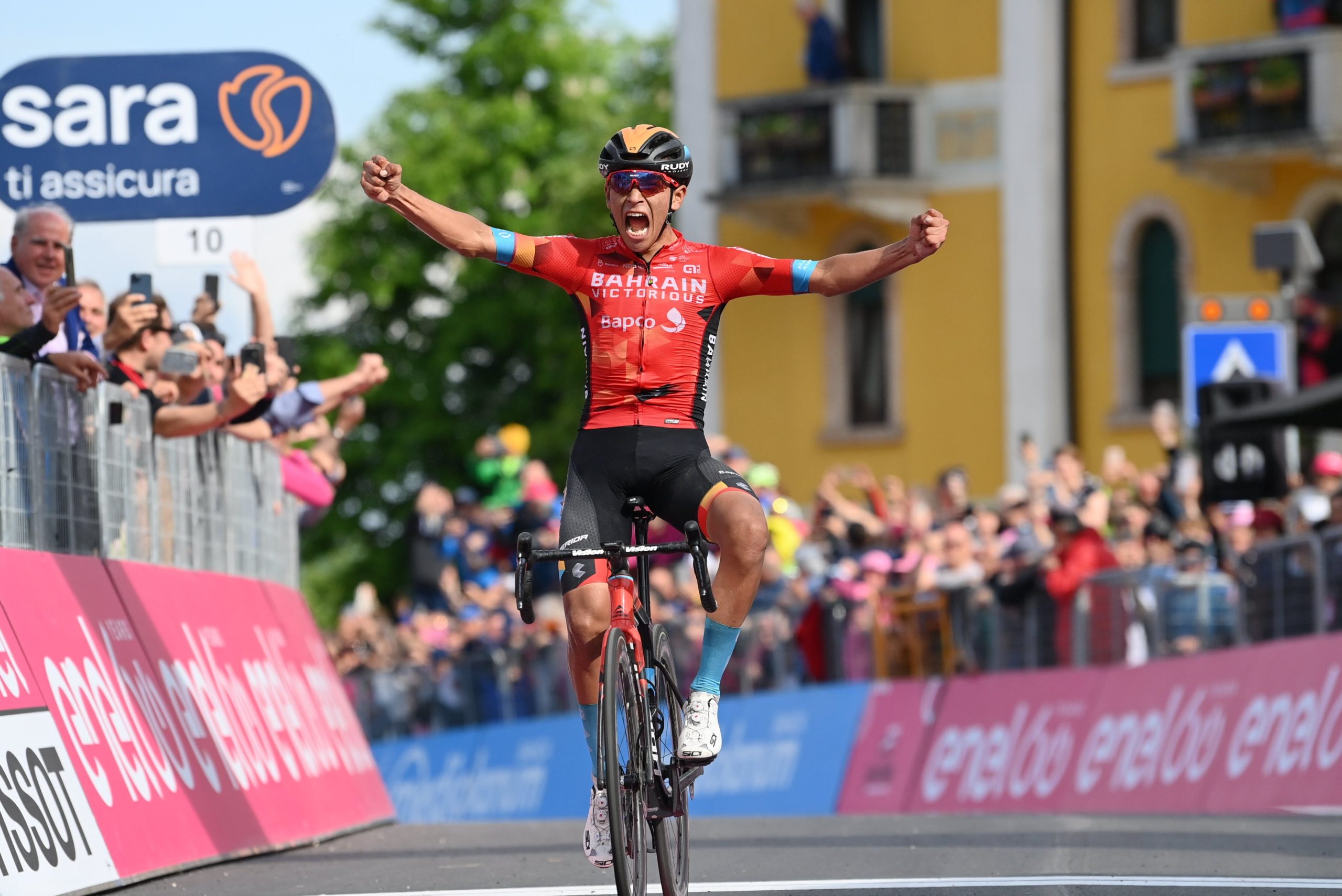 Giro : Buitrago chute... mais remporte la 17e étape !
