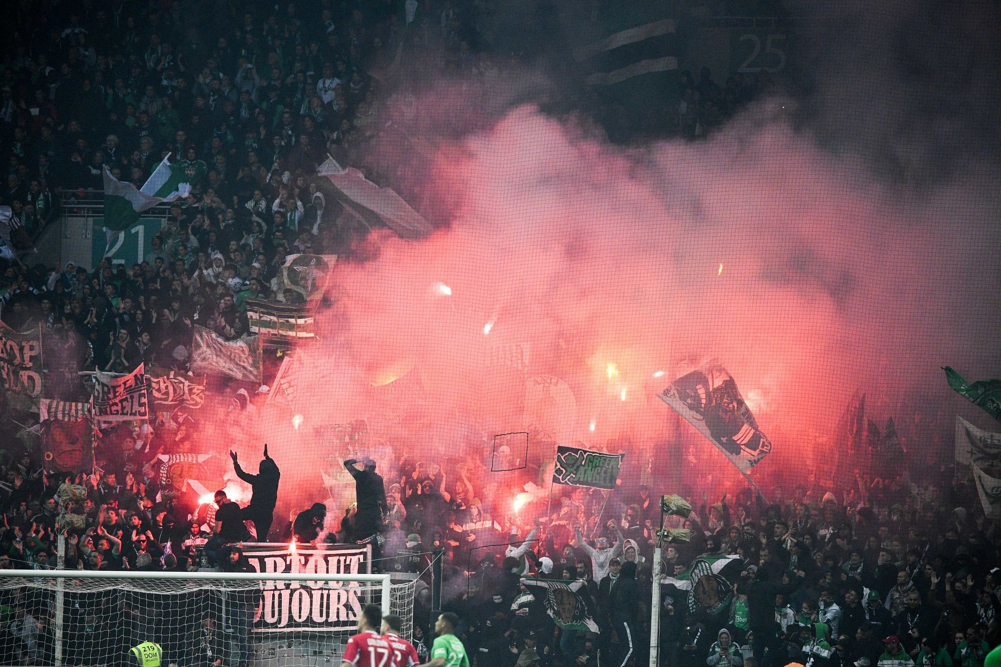 Embouteillages au Stade de France : le coup d'envoi de la finale est retardé !