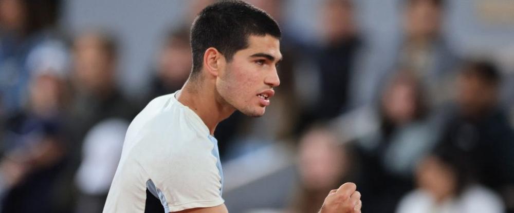 Alcaraz se débarrasse de Khachanov et défie Zverev en quarts de finale